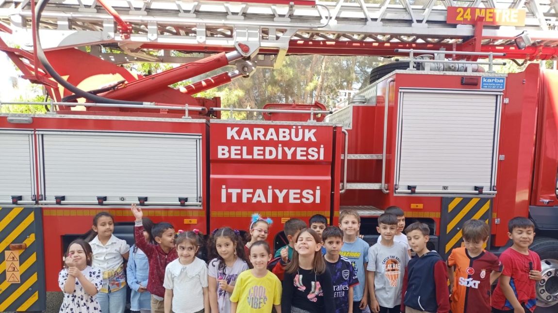 1.Sınıf Öğrencilerimizin İtfaiye Aracı İncelemeleri